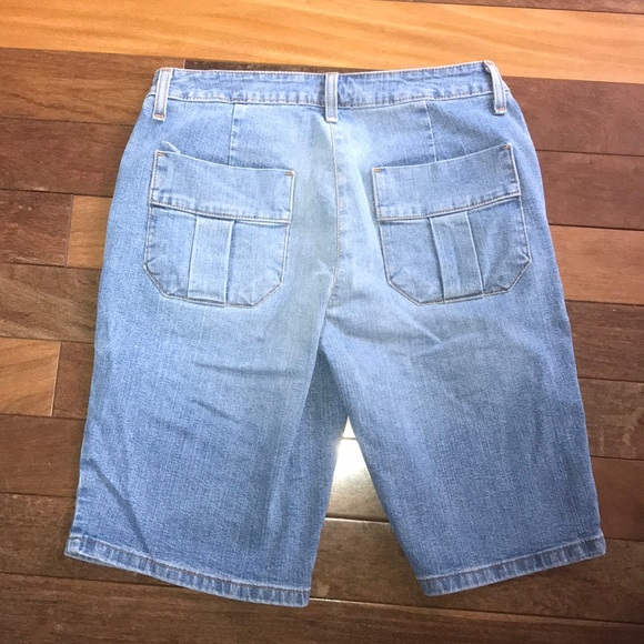 Women’s Size 6 St. John’s Bay Denim Shorts - Picture 4 of 4